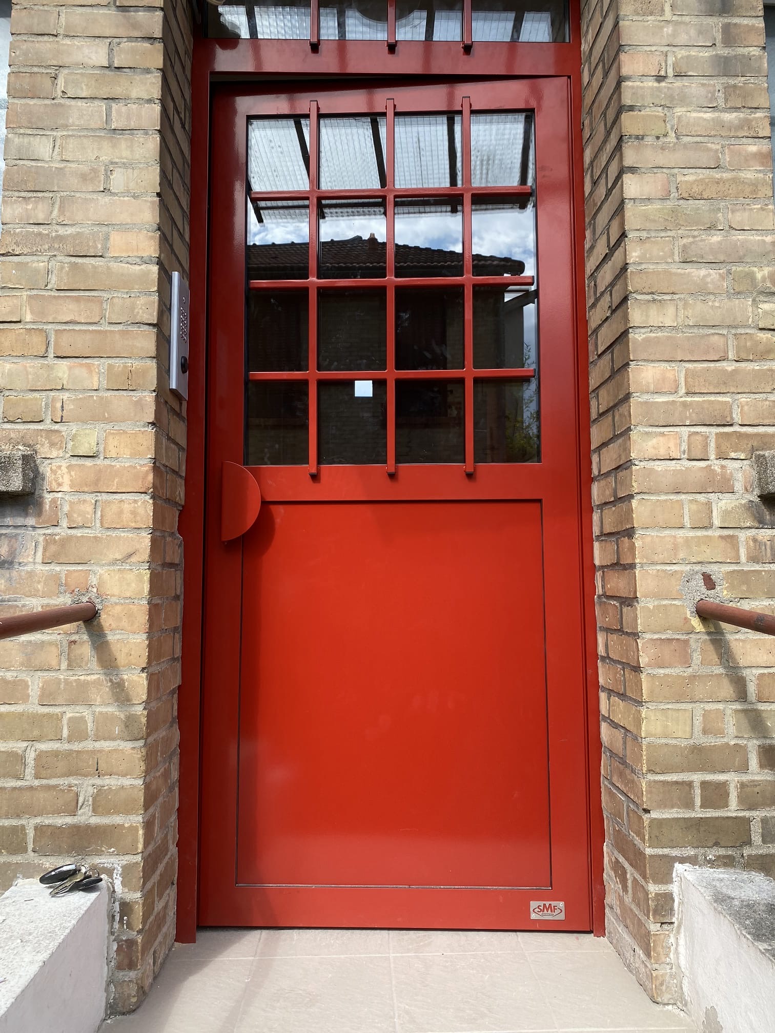 Porte d'accès métallique